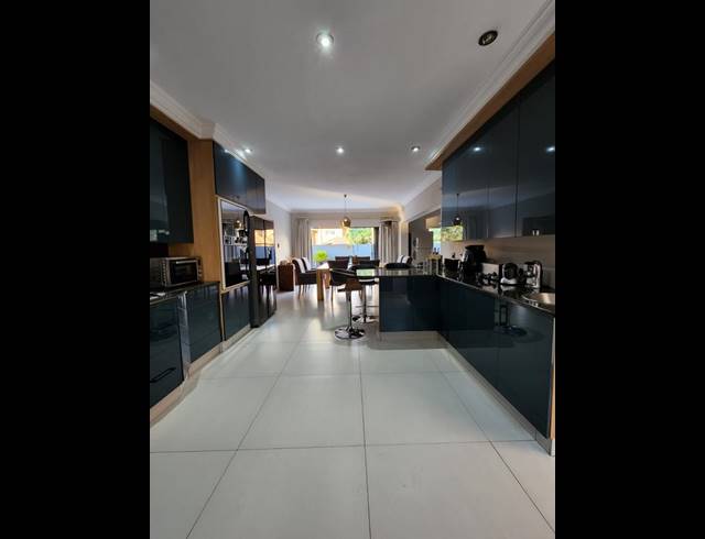 4 BEDROOM HOUSE FOR SALE IN SONNEVELD